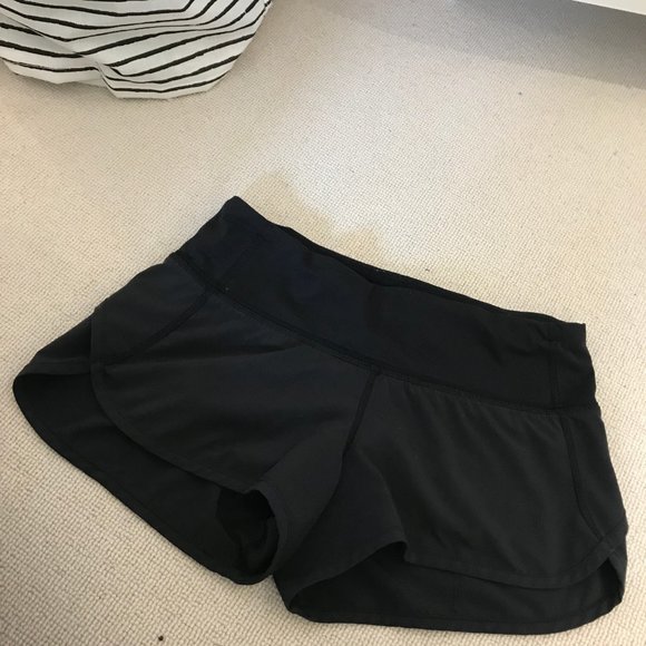 Lululemon black low rise short - Picture 2 of 2